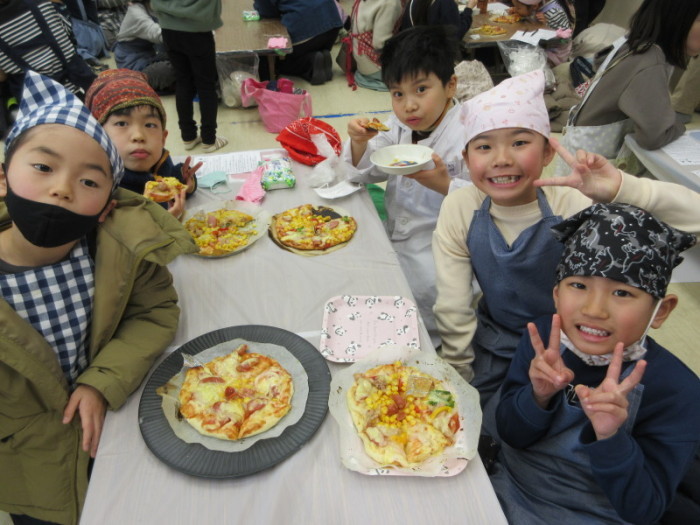 出来上がったピザの写真